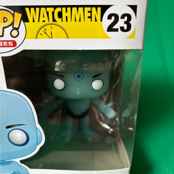 Funko Pop Dr. Manhattan The watchman #23 New Glows In Dark Vaulted - Picture 8 of 9